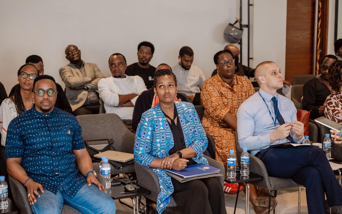 RwandaYouthArts's tweet photo. Today, MoS @XandrineUmutoni, PS @NgaboBrave, and PS @CandyBaso joined a CCI Cluster Coordination Meeting. The session brought together industry leadership, strategic development partners, creative talent, and business drivers to align on the future of the sector. https://t.co/J2WJxinxho