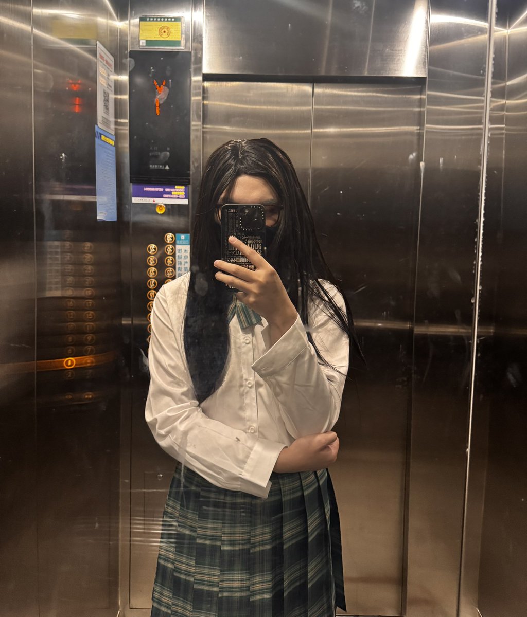 senRcdnn's tweet photo. 小小的出门伪街一��，（下楼去拿快递）
#伪娘 https://t.co/GTiN8HLIwN