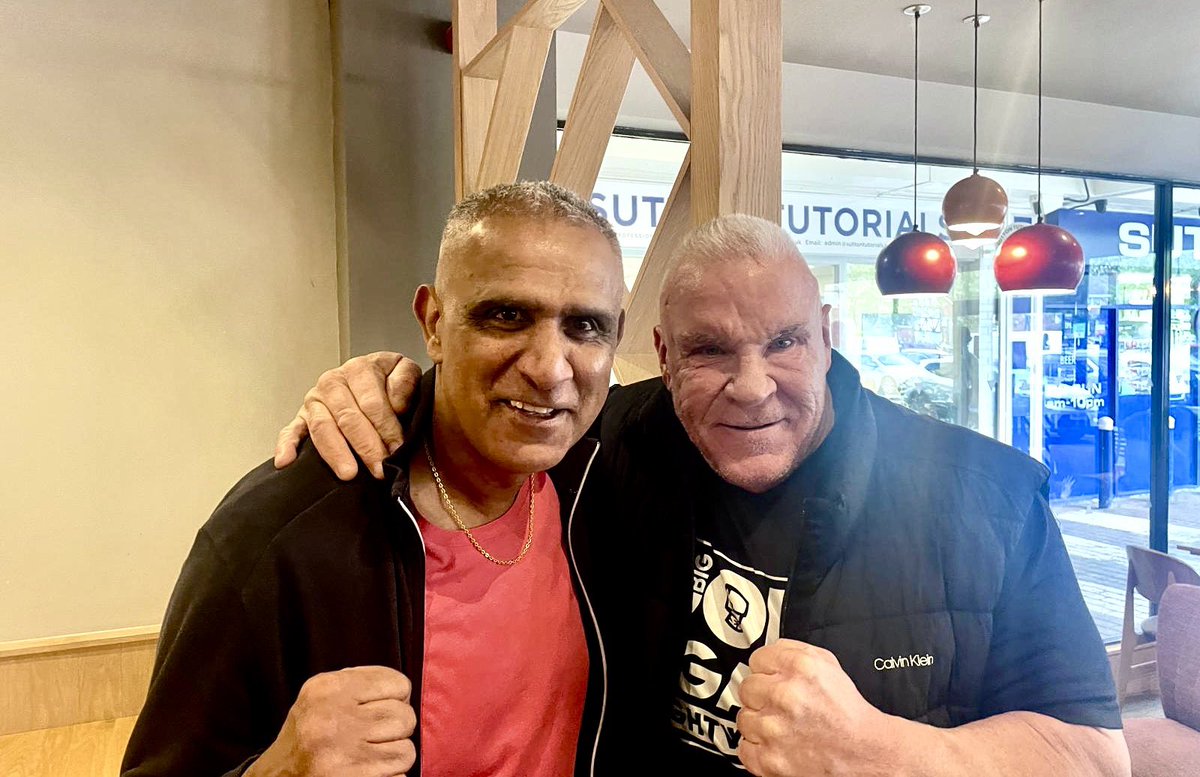 kashtheflash's tweet photo. Always good meeting up with my very dear friend @BigJoeEgan https://t.co/puuu5xuWTg