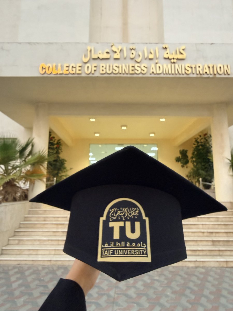 Hayoofa211's tweet photo. سنين الجهد ان طالت ستطوى لها امد وللأمد انقضاء 🤍🤍 https://t.co/hTLRaMH6os