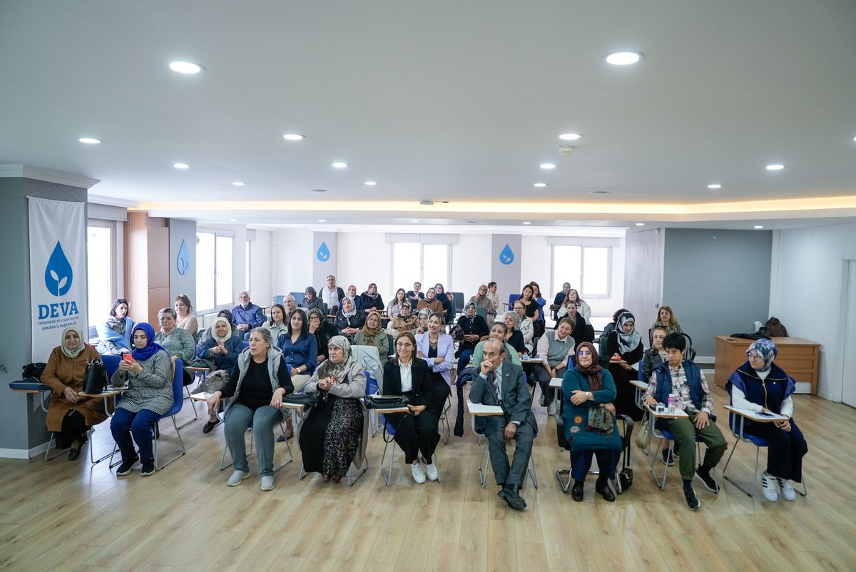 ZKaleli85's tweet photo. Deva Partisi Ankara İl Kadin Çalışmaları Başkanlığımız tarafından düzenlenen Anneler Günü öncesinde yaşadıkları sorunları dile getirmek seslerini daha geniş kitlelere duyurmak icin mağdur Annelerle biraraya geldik. https://t.co/icb6o8Ek4x