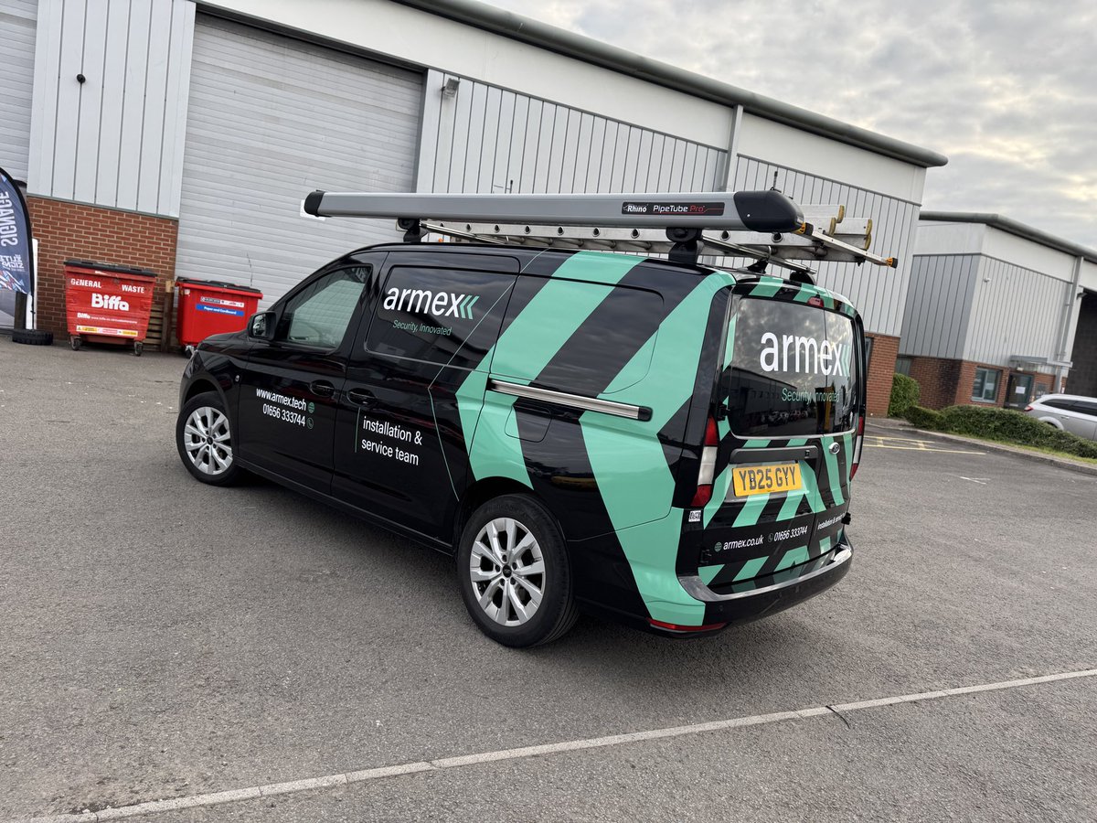 EliteSigns's tweet photo. Armex’s installation &amp; service team now rolling out in style 🔐
Second Ford Transit Connect complete in the growing fleet. 
#standoutwinbig https://t.co/mm1k7SHmUf