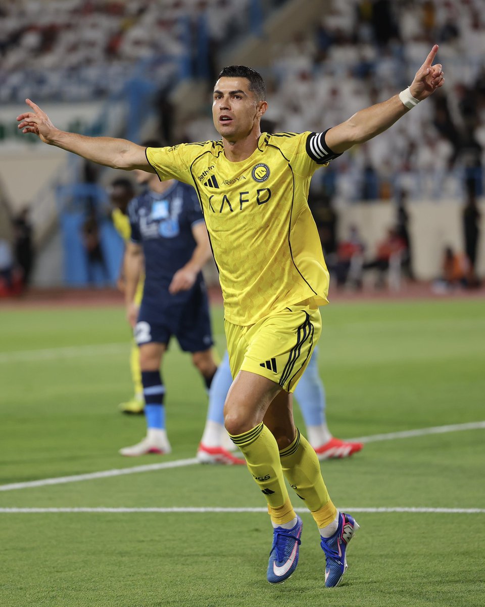 رسميًا..

لاعب النصر رونالدو يصل إلى هدفه الـ100 في الدوري السعودي.

-