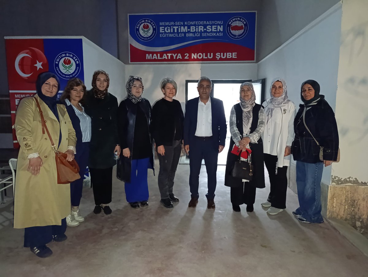 AzizDncr's tweet photo. Malatya Memur-Sen Kadın Komisyonu aylık toplantılarını şubemiz ofisinde ifa ettiler. 

Komisyon başkanımız Sayın Özgül ÇOŞKUN'un nezdinde hizmet kollarımızın komisyon başkanlarına nazik ziyaretlerinden dolayı teşekkür eder, toplantılarının  hayırlara vesile olmasını dilerim. https://t.co/4ESpGIvFCR