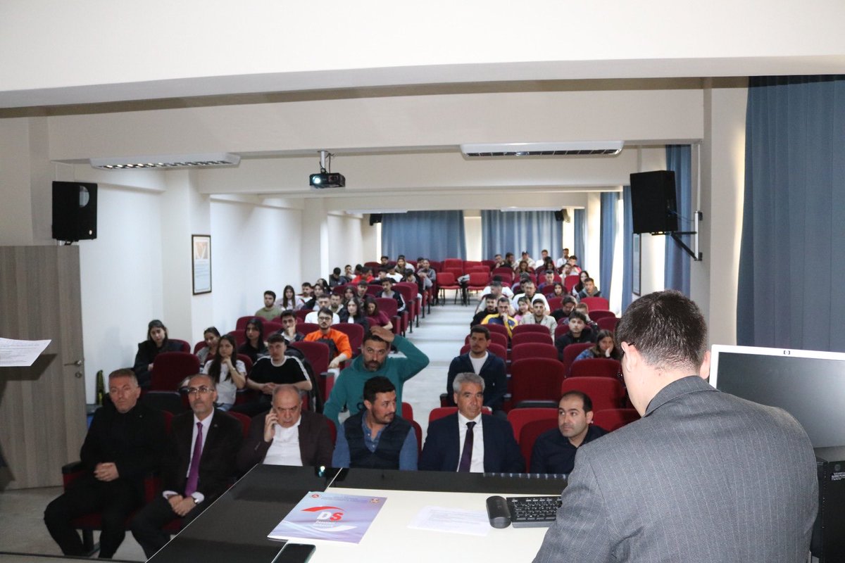 KayseriDSM's tweet photo. Kayseri Denetimli Serbestlik Müdürlüğü olarak, Erciyes Üniversitesi Spor Bilimleri Fakültesi öğrencileriyle bir araya gelerek “Bağımlılıkla Mücadele Konferansı” gerçekleştirildi.
@HasanBIYIKDSM 
@ErciyesUni1978 https://t.co/Cr52OcUqMt