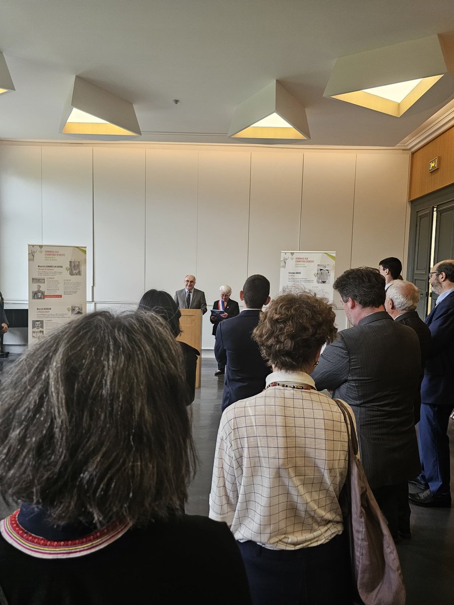 JosianeGaude's tweet photo. Ce soir à la mairie du 7 ème 
Vernissage de la très belle exposition consacrée aux Champions sportifs décorés de la Croix de guerre portée par l' association nationale des croix de guerre et de la valeur militaire .
Bravo aux organisateurs et partenaires de cette exposition ! https://t.co/dtJELCi6sT