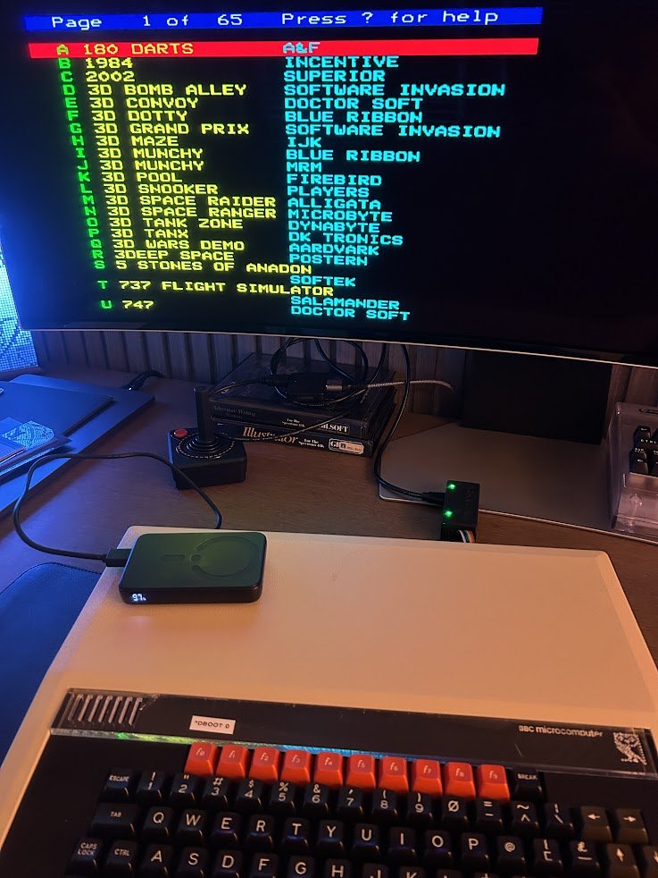 VirtualJames's tweet photo. Do you like my BBC Micro Model B portable? 😂Running on my portable charger (5V 3A), it didn't use much juice!  1kg lighter and looks very neat to wall mount without the old cable.  Lose the aux power if you have a gotek but Retroclinic sell the seperate PSU 💪#BBCMicro https://t.co/q85NDh0ZKk
