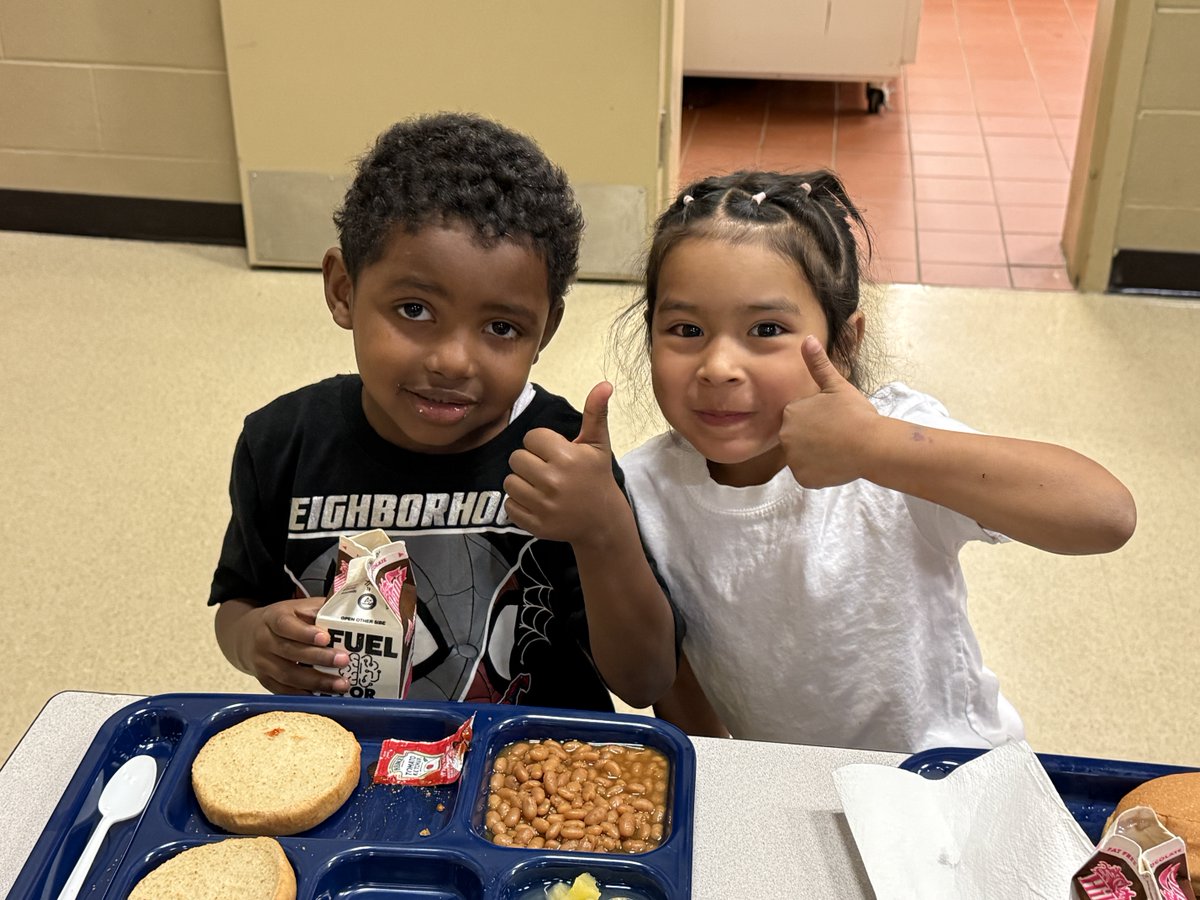 CLMightyJackets's tweet photo. Our preschool students are getting ready for kindergarten!! They ate in the cafeteria today! Thumbs up all around! https://t.co/khvIrYmuwf