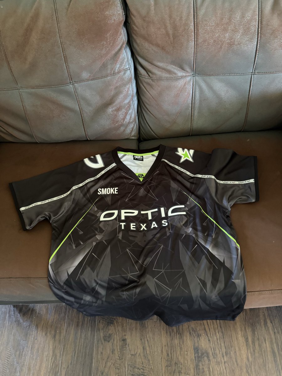 oSmoke_'s tweet photo. @OpTic @H3CZ y’all have outdone yourselves . Extraordinary https://t.co/0VkZiLsDAl