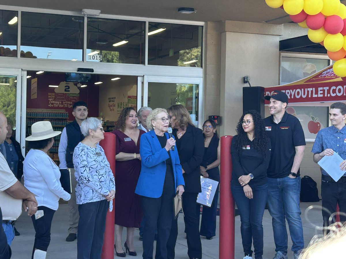 RepZoeLofgren's tweet photo. It’s always exciting when we have a new business open up in #CA18! Congrats to the Grocery Outlet in King City on its grand opening, and thank you for inviting me to be part of this special day. https://t.co/cjzAfhNgQS