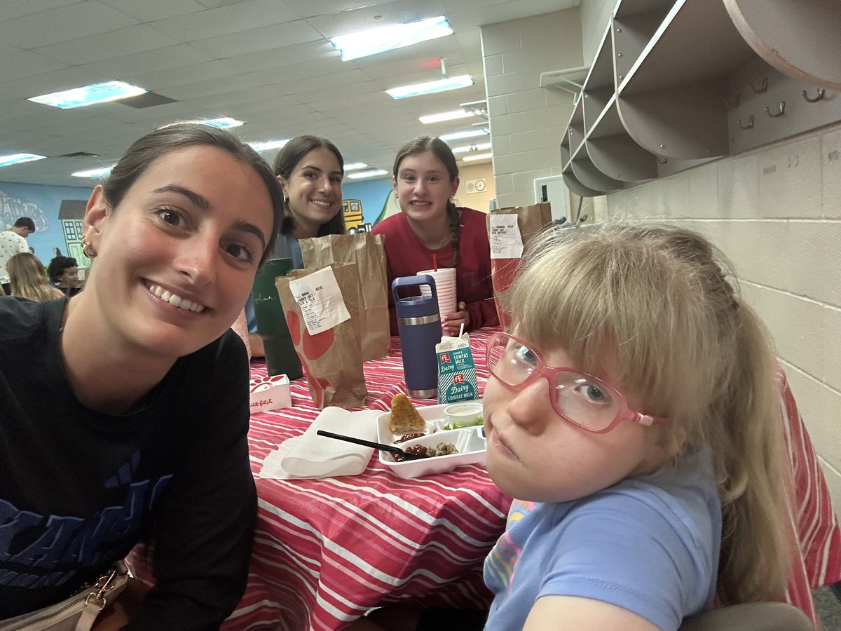 KUSwimDive's tweet photo. What’s been up this spring 😁

We’ve had such a blast hanging out with our friend Finley! We got to do an Easter egg hunt, have lunch at Finley’s school, have her as a guest at our banquet, and go to her miracle softball game!

#RockChalk | @GoTeamIMPACT https://t.co/6pgyo2vYaD