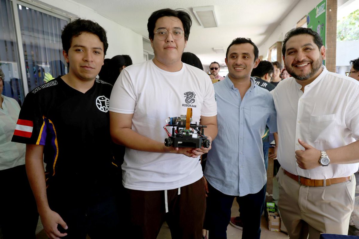 educacionyuc's tweet photo. Asistimos a la presentación de los equipos yucatecos inscritos a la Copa #FutBotMx 2026, que promueve en el Estado la @cienciayuc. 🤖⚽ (1/2) https://t.co/37BddqYmKr