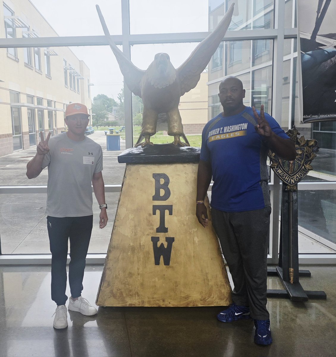 Booker T Washington Football 2025-26 (Studewood) tweet media