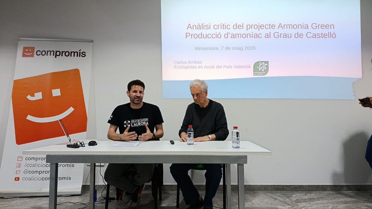 CompromisALMASS's tweet photo. No ho tindran fàcil! Els plantarem cara! Desenes de veïns i veïnes d'Almassora i també del Grau han abarrotat l'aforament de la xarrada de Carlos Arribas sobre els perills evidents la planta d'amoníac 'verd' que vol instal·lar-se al Serrallo. [...] 

(1/2) https://t.co/HGIng49FB3
