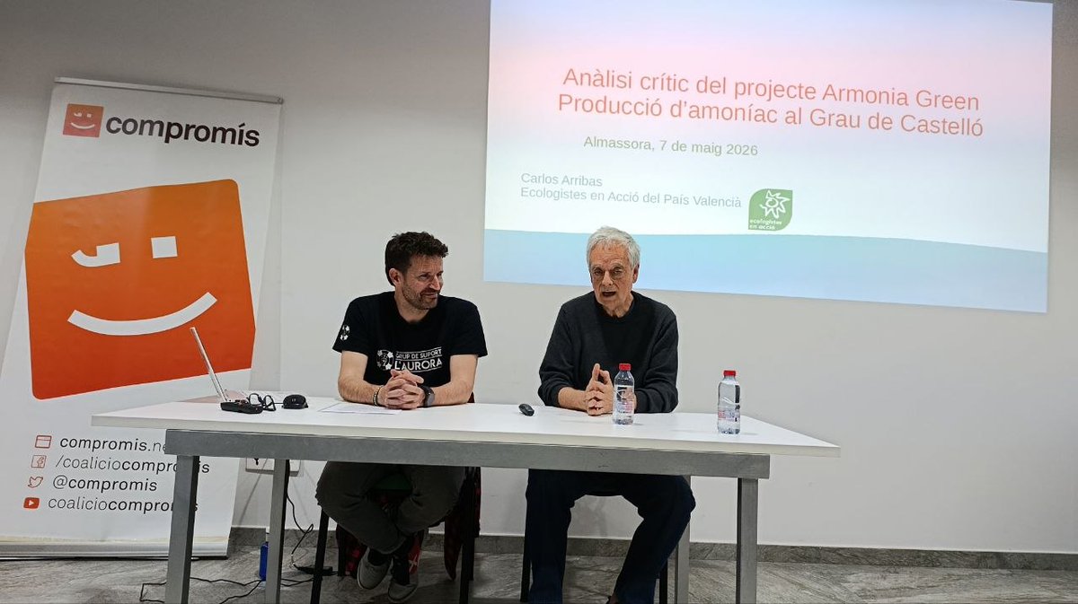 CompromisALMASS's tweet photo. No ho tindran fàcil! Els plantarem cara! Desenes de veïns i veïnes d'Almassora i també del Grau han abarrotat l'aforament de la xarrada de Carlos Arribas sobre els perills evidents la planta d'amoníac 'verd' que vol instal·lar-se al Serrallo. [...] 

(1/2) https://t.co/HGIng49FB3