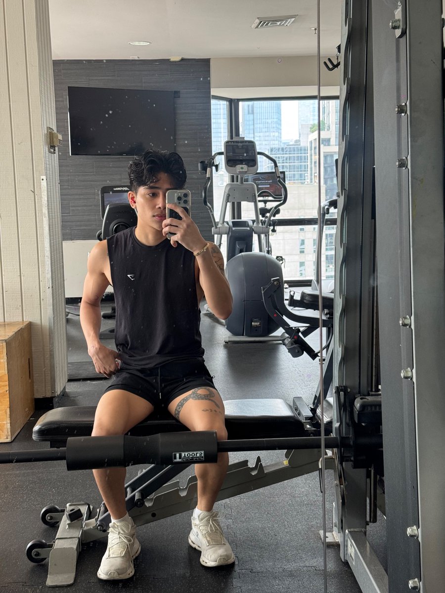 christianflashy's tweet photo. Thick thighs saves lives ;) https://t.co/bdxNVgqhBG