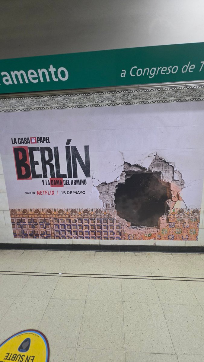 Cuando tenés que mirar dos veces porque no sabés si es una publicidad de Netflix o el estado general del subte en manos de Emova.