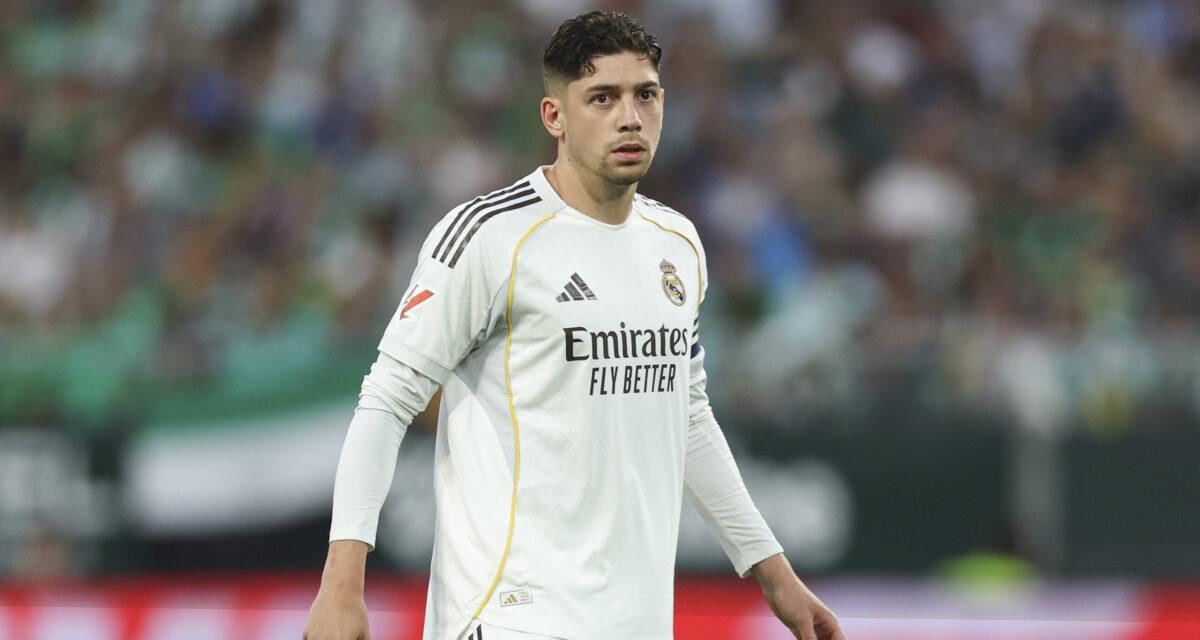 FabriceHawkins's tweet photo. 🚨Traumatisme crânien pour Valverde, forfait pour le Clásico !

"Suite aux examens effectués ce jour sur notre joueur Fede Valverde par les services médicaux du Real Madrid, un traumatisme crânien a été diagnostiqué.

Valverde se trouve à son domicile dans un bon état et devra observer un repos de 10 à 14 jours, conformément aux protocoles médicaux en vigueur pour ce type de diagnostic."