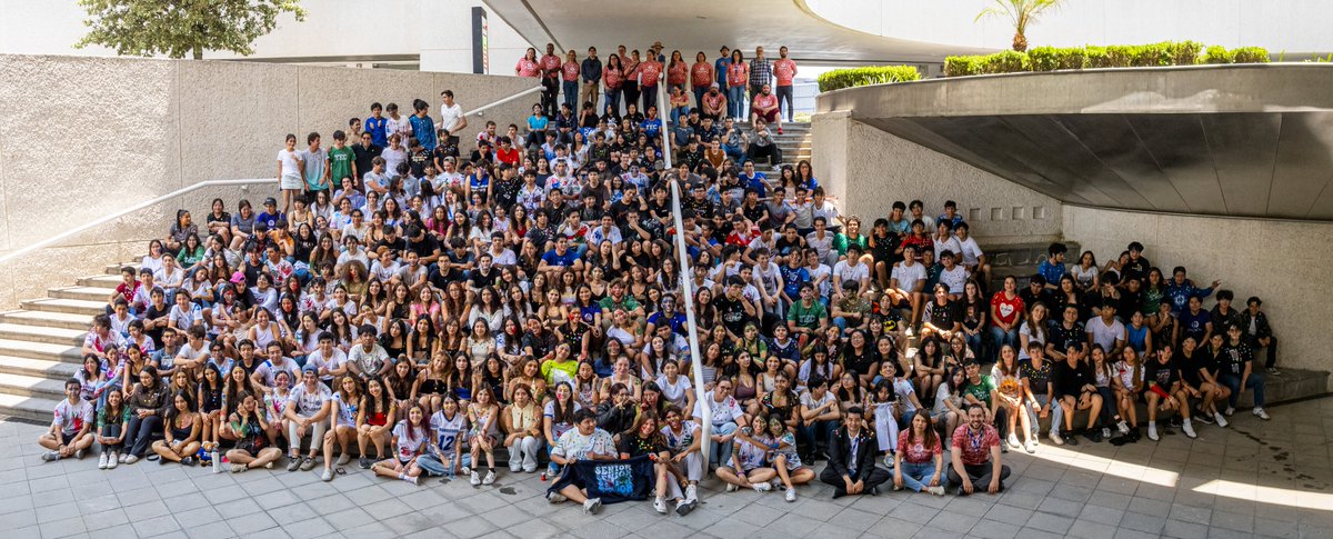 PrepatecPue's tweet photo. 1,000 días resumidos en sonrisas, recuerdos y momentos inolvidables 📸✨
Revive junto a nosotros este día tan especial ¡Nos vemos en la graduación! https://t.co/gOmPZcCsut