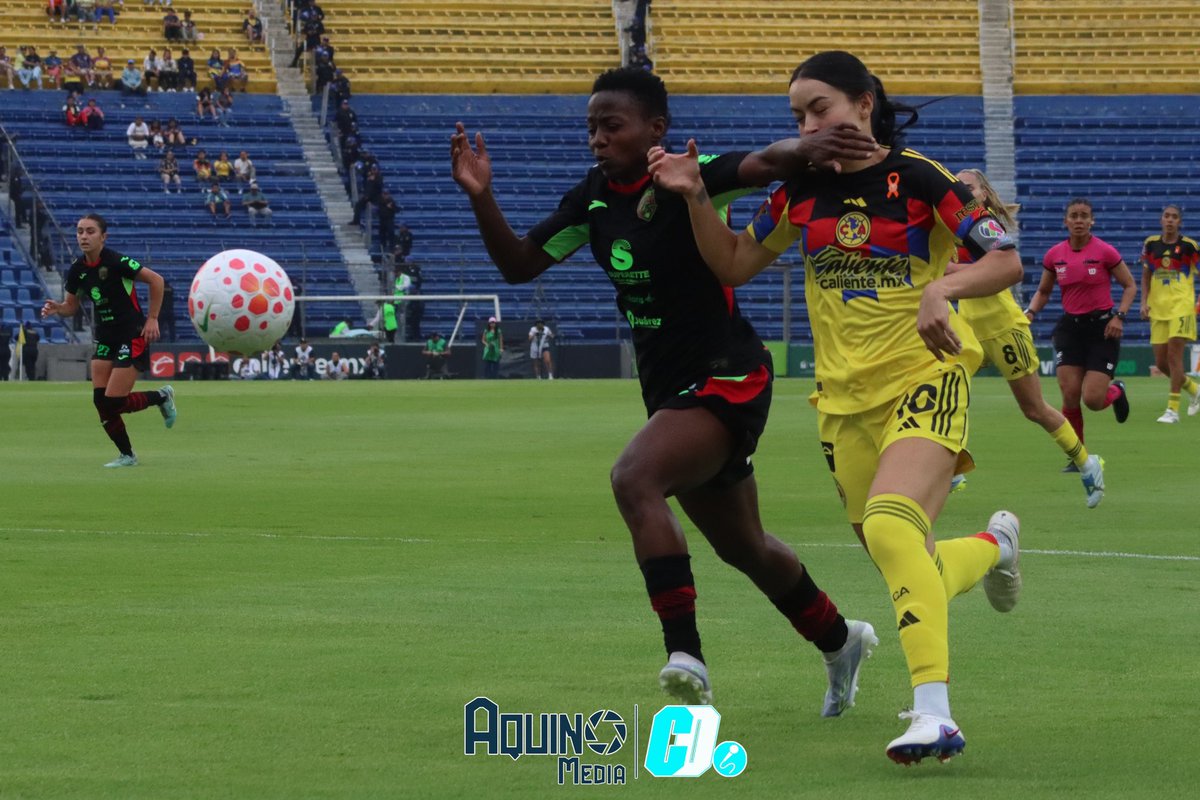 aquinomedia95's tweet photo. #AmericaFemenil se impuso 3-2 a #FCJuarezFemenil para conseguir su pase a las semifinales del #Clausura2026, encuentro disputado en la cancha del #EstadioCiudadDeLosDeportes

📸| @bruhdz8 
#LigaBBVAMXFemenil #VamosPorEllas #SienteTuLiga https://t.co/VtQbDh6lpj