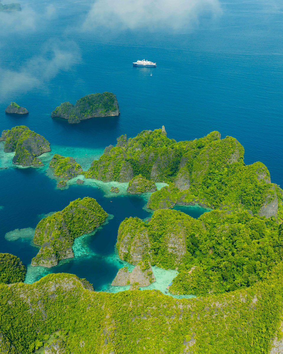 swanhellenic's tweet photo. Raja Ampat was unlike anything we've ever experienced, and now we understand why it leaves you in awe. The vibrant colors, the captivating vibes, and everything we encountered felt truly unique. https://t.co/qvalGpPBSY