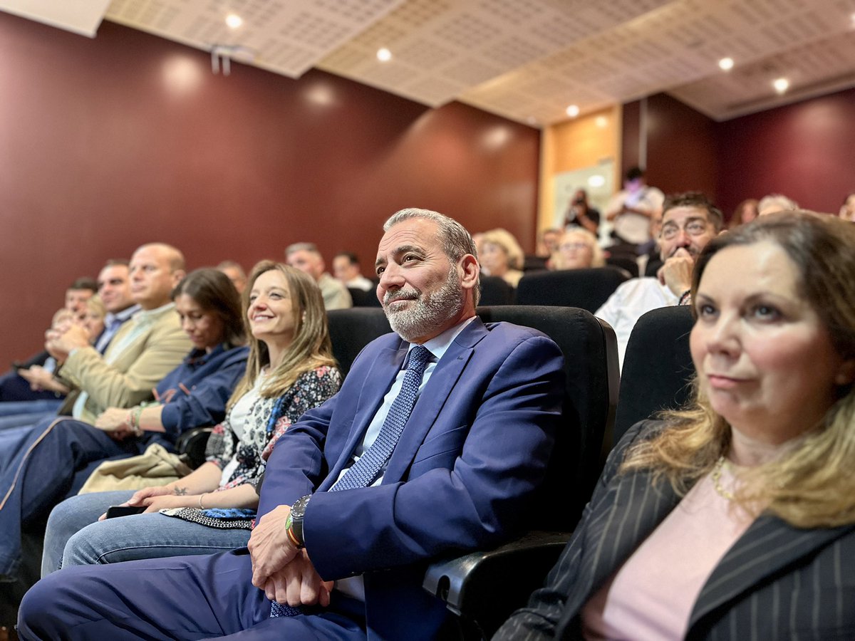 czambranogr's tweet photo. La pesca artesanal no puede seguir siendo ignorada por quienes legislan sin conocer la realidad de nuestros pueblos costeros

Que la Federación Andaluza de Pesca Artesanal y Marisqueo nazca en San Fernando es una gran noticia para defender un oficio histórico, sostenible y fundamental para nuestra tierra

Defender la pesca artesanal es defender nuestra forma de vida.
