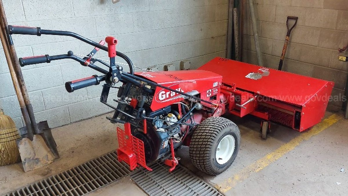 TheKennethOdell's tweet photo. @macaiyla Get a walk behind gas powered mower, I use it on steep hills as work (walk on your ankles type hills) and doesn’t slip and works great https://t.co/v9JUnnjVrt