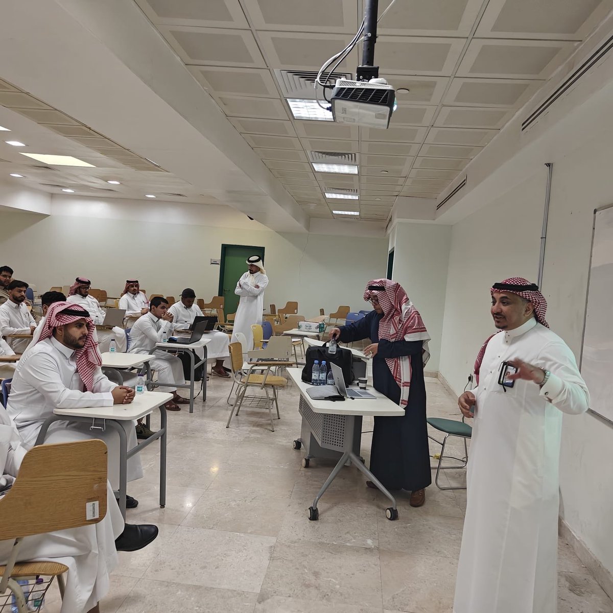 كلية الهندسة - جامعة الباحة tweet media