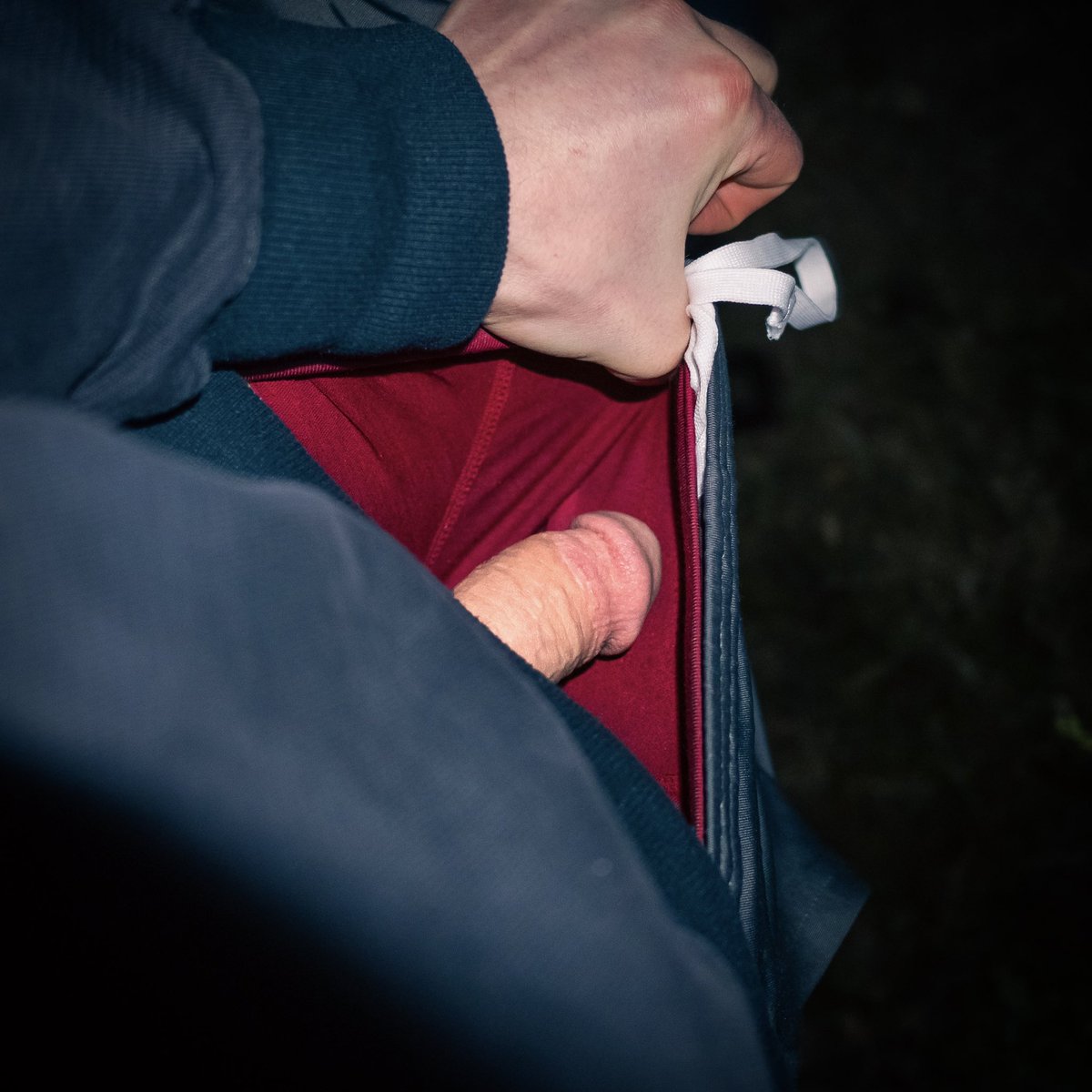 Quick flash on a walk 😝🤳

#GayNSFW #Cock #DickPic #Exposed #PublicFlash #OutdoorNudity #MaleNude #Penis #GayEroticArt
