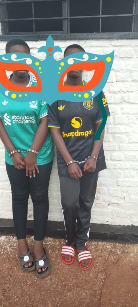 hategekimanadid's tweet photo. 🚨AMAKURU MASHYA🚨
 Abanyeshuri babiri b'Abakobwa biga mu kigo cya EAV /GITWE giherereye mu karere ka Ngoma mu murenge wa Rukira batawe muri yombi nyuma yo gukubita bakanakomeretsa bikabije umuyobozi wabo ushinzwe imyitwarire (Animatrice)
Kuri ubu bari mumaboko ya  RIB https://t.co/3dkAN7kRfQ