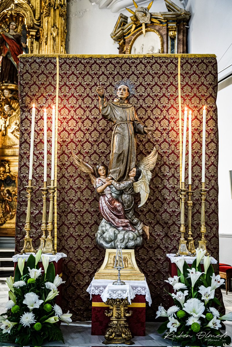 Agradecemos a las cofradías de <a href="/RArchiLourdesVa/">Cofradía de Lourdes</a> y <a href="/CofradiaPilar/">Cofradía de Ntra. Sra. del Pilar (Valladolid)</a> que nos han acompañado en el tercer día de la Novena