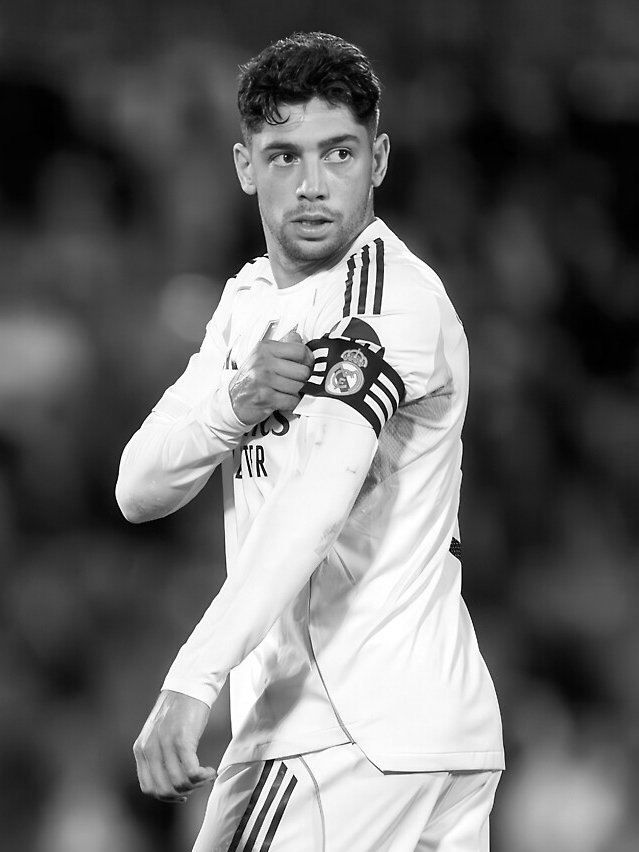 paxstatera's tweet photo. Valverde no puede volver a vestir la camiseta del Real Madrid.
La mayoría de informaciones resaltan 3 puntos:
- Tchouameni le va a dar la mano y Fede lo ignora.
- Fede hace 3 FALTAS DURAS al francés, sin venir a cuento.
- Fede no para de increparlo constantemente.
#ValverdeOut https://t.co/IBXUBW3Pkn