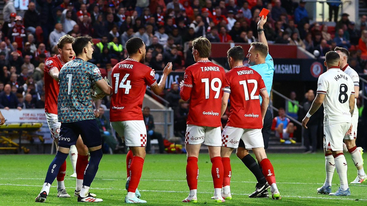 Benjaminbloom's tweet photo. 1 YEAR AGO TODAY! 🗓️

Sheff Utd raced into a 3-0 lead in their play-off semi-final first leg at Bristol City! 

The game turned on a red card for Rob Dickie 🟥 before the Blades took advantage with goals from Burrows, Brooks, and O’Hare!

#SUFC #BristolCity #EFLChampionship https://t.co/ad0NHrVp0e