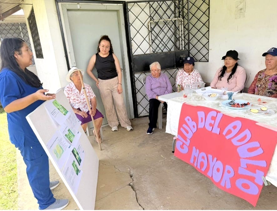 IESS_Loja's tweet photo. #IESSresuelve | La jornada incluye bailoterapia 💃 y charla sobre osteoporosis 🦴. La actividad promueve el envejecimiento activo y la prevención de enfermedades en la comunidad 💚 https://t.co/mTt6Qr8neb