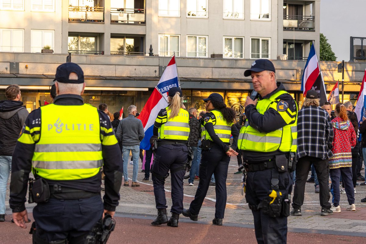 jerfi_pompier's tweet photo. Grote politie-inzet bij anti AZC demonstratie in #Uithoorn https://t.co/8eddoFvmiv