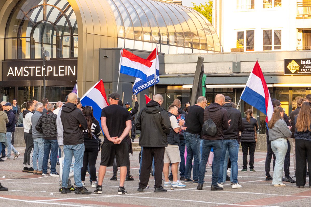 jerfi_pompier's tweet photo. Grote politie-inzet bij anti AZC demonstratie in #Uithoorn https://t.co/8eddoFvmiv