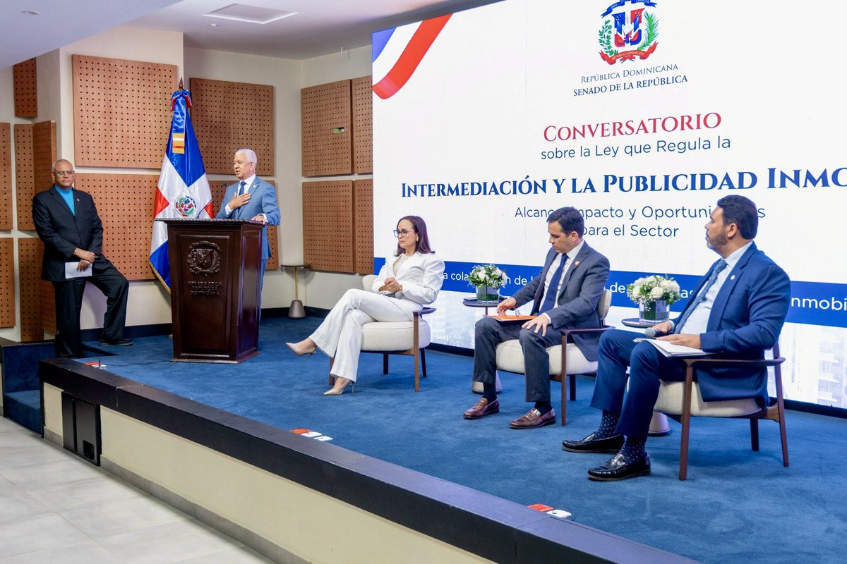 CholitinDuluc's tweet photo. Hoy realizamos un exitoso conversatorio sobre el proyecto de ley de nuestra autoría que regula la Intermediación y la Publicidad Inmobiliaria, aprobado por el Senado de la República y actualmente pendiente de aprobación en la Cámara de Diputados.

Junto a representantes del sector, desarrolladores, agentes inmobiliarios y expertos, sostuvimos un diálogo constructivo sobre la importancia de fortalecer la transparencia, la seguridad jurídica y la confianza en el mercado inmobiliario dominicano.

Agradecemos el respaldo de la Asociación de Empresas y Agentes Inmobiliarios (AEI) y la participación de todos los asistentes que contribuyeron con sus ideas y aportes a esta importante iniciativa.

Seguimos trabajando por un sector más organizado, moderno y seguro para todos.