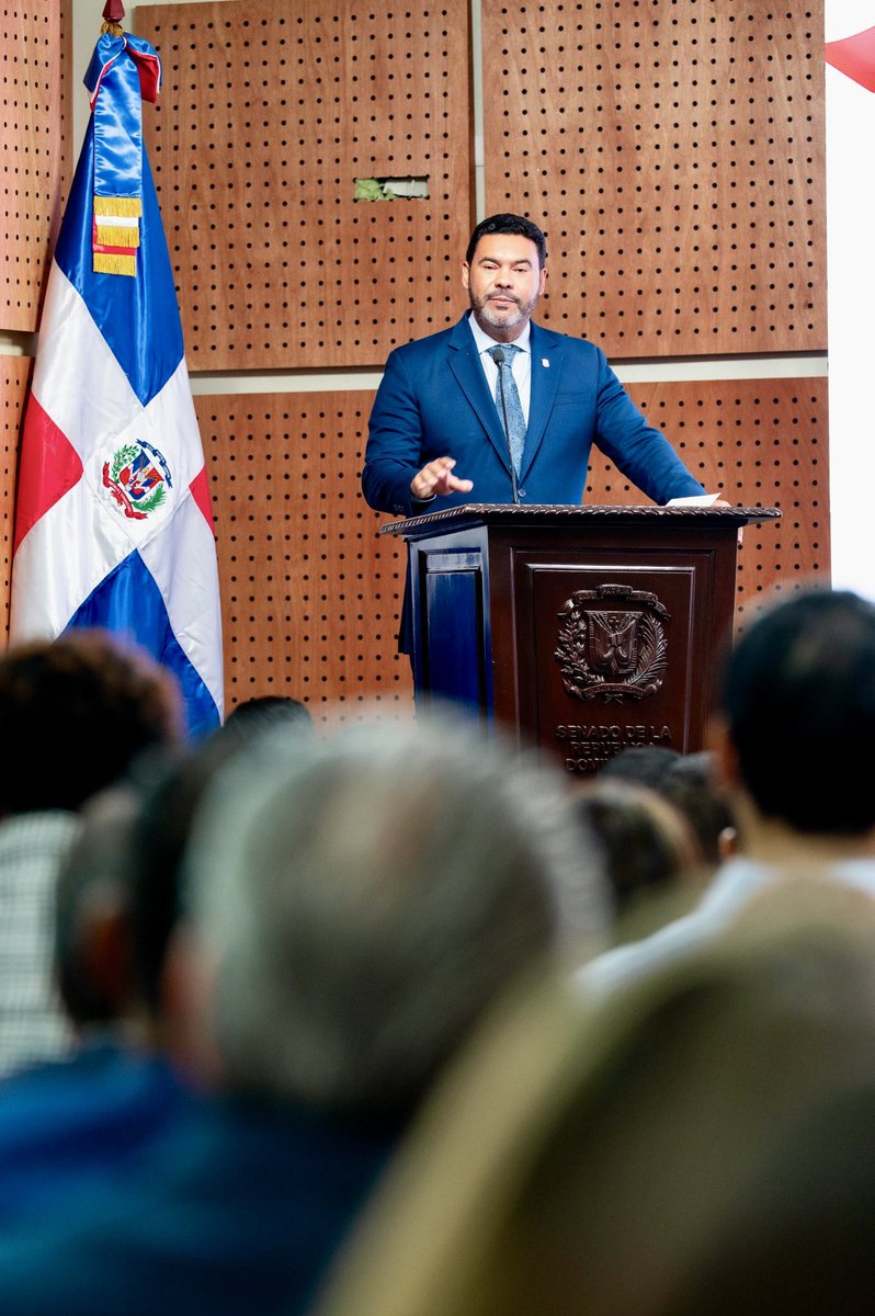 Hoy realizamos un exitoso conversatorio sobre el proyecto de ley de nuestra autoría que regula la Intermediación y la Publicidad Inmobiliaria, aprobado por el Senado de la República y actualmente pendiente de aprobación en la Cámara de Diputados.

Junto a representantes del