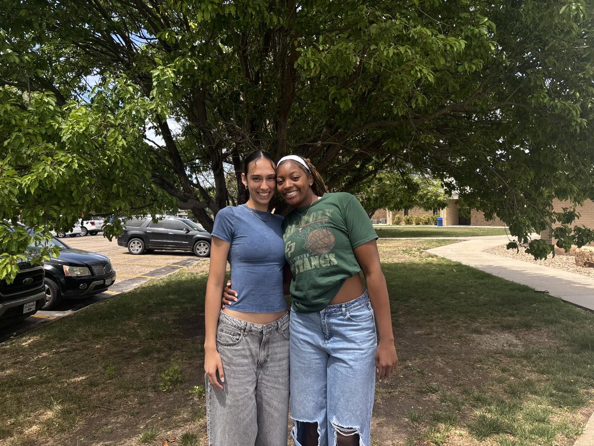 amisharussell's tweet photo. Super excited to be signing with Lincoln Memorial University! Thank you to Coach Carter, very grateful for this opportunity💙
Thank you to Colby for a great year, so much love for this team! https://t.co/pD2IRXg5qJ
