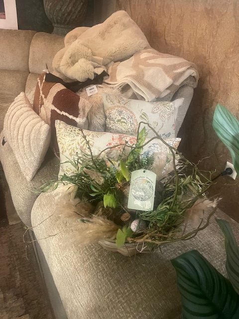 MMMetamorphosis's tweet photo. Metamorphosis met film van ons bezoek aan het Dutch experience center. 
En de foto uit onze showroom van de grote woonwinkel voor u totaal inrichting waarbij alles combineert. 
Kijk op onze grote webshop https://t.co/f05nrCbYvh want alles wat je ziet mag je zo mee nemen. https://t.co/jJloHuRVj7