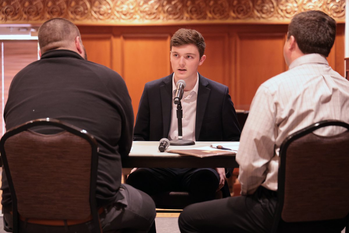 SentrySchool's tweet photo. The competition was intense during the final round of the sales competition in BUS 336 - Professional Selling, with students putting their skills to the test. Students sharpened their professional selling techniques through role‑playing exercises w/ a fictional customer. #UWSP https://t.co/BxOdDLOhVM