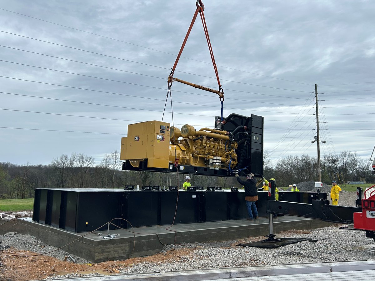 ThompsonCat's tweet photo. At Thompson Energy Solutions, each generator delivery starts with detailed planning to support safe, controlled execution. Teams review rigging, load weights, site conditions, &amp; communication before the lift begins. From there, it comes down to coordination &amp; attention to detail. https://t.co/F8zM0W40l5