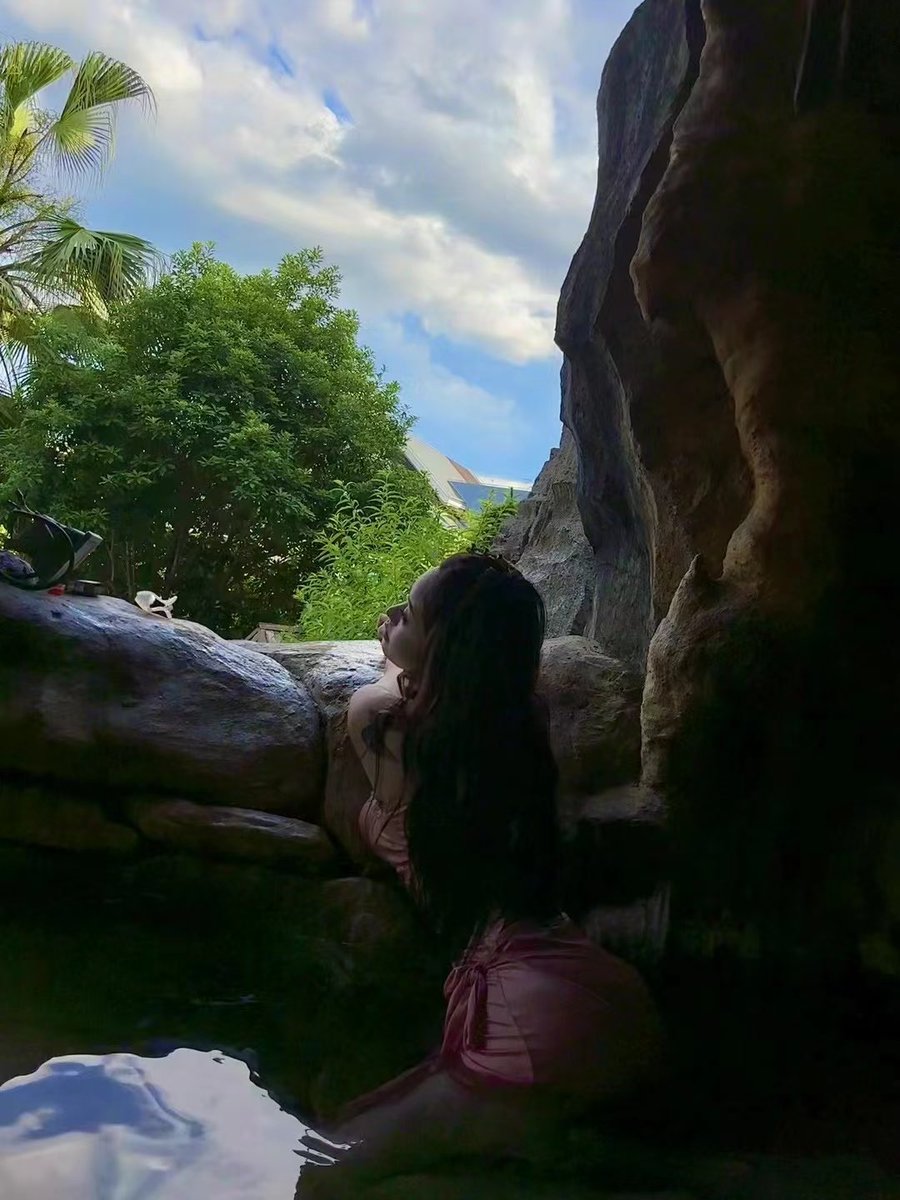 basilogc66's tweet photo. 泡泡温泉身体好好 #女大 #旅行 #美女 #仙女 https://t.co/lBpvTofg2r