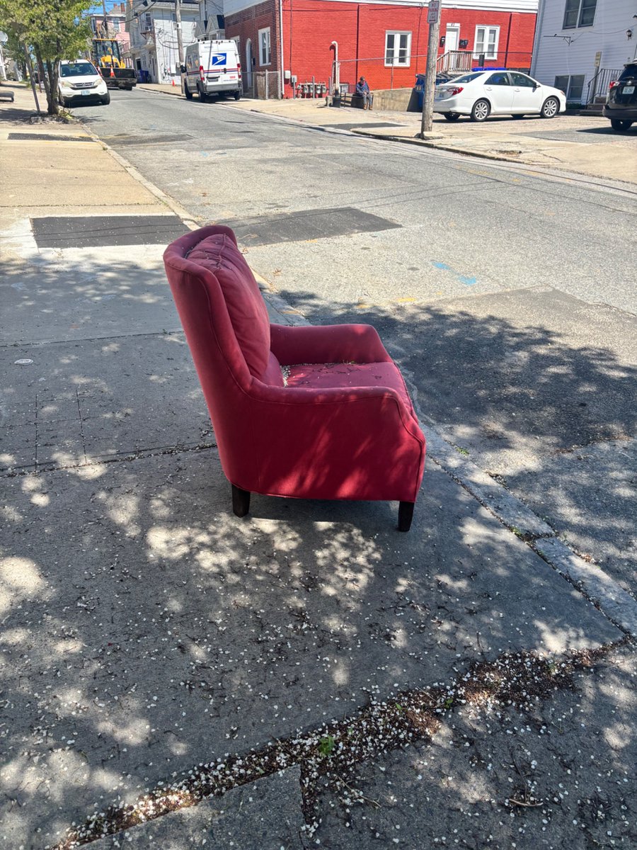 Provydense's tweet photo. Day 84 of walking every street in Providence. 

Free couches everywhere today https://t.co/FPedkZTk4R