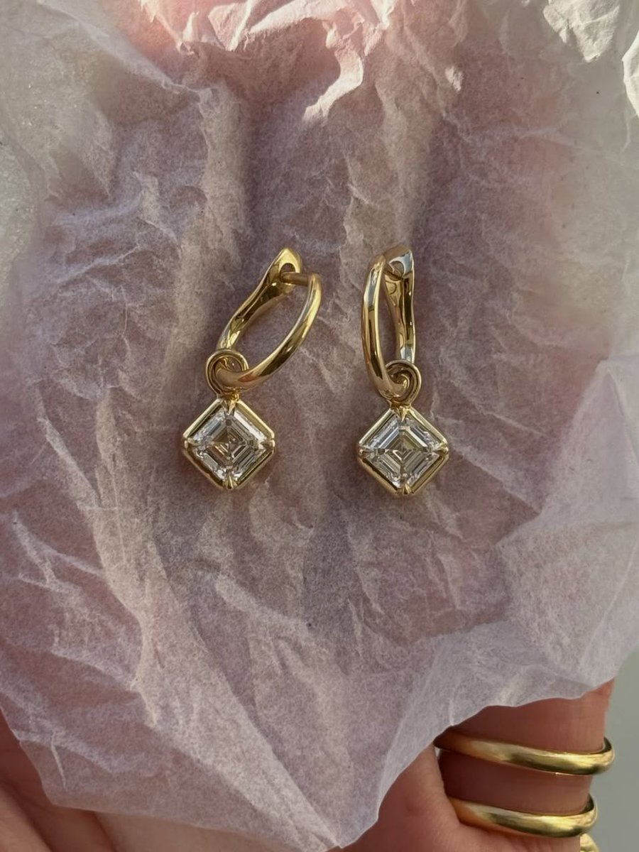 itsbbella's tweet photo. Your daily dose of sparkle 💍
Classy pieces for classy people 🖤 https://t.co/eb2aDMnfiW