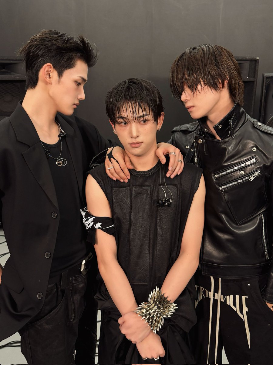 andTEAMluneGBL's tweet photo. 🌐 [WEVERSE] 260508
       #HARUA Post 🐰

"Um...the height...ah...the presence is too intense 💦"

🔗https://t.co/opNGUENjEm

#andTEAM_HARUA #andTEAM_K
#andTEAM_JO #앤팀 @andTEAM_members https://t.co/1eooCMnVsY