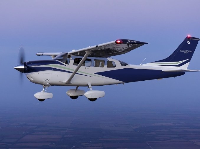 De Chihuahua 🇲🇽 a Güiria 🇻🇪 en un Cessna 206. Huele a 🦜