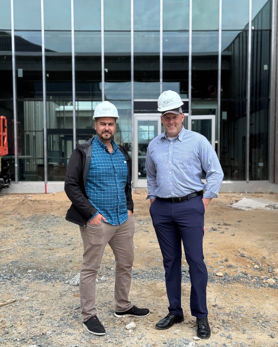 TheMillDE's tweet photo. Only in #Delaware! 💎 While surveying the final stages of construction at @TheMillDE Seaford yesterday, Mayor Matthew MacCoy stopped by to get a personal tour of the progress. 

Love seeing our local leaders this engaged with community growth. Almost at the finish line! https://t.co/zqwLuKoLlM