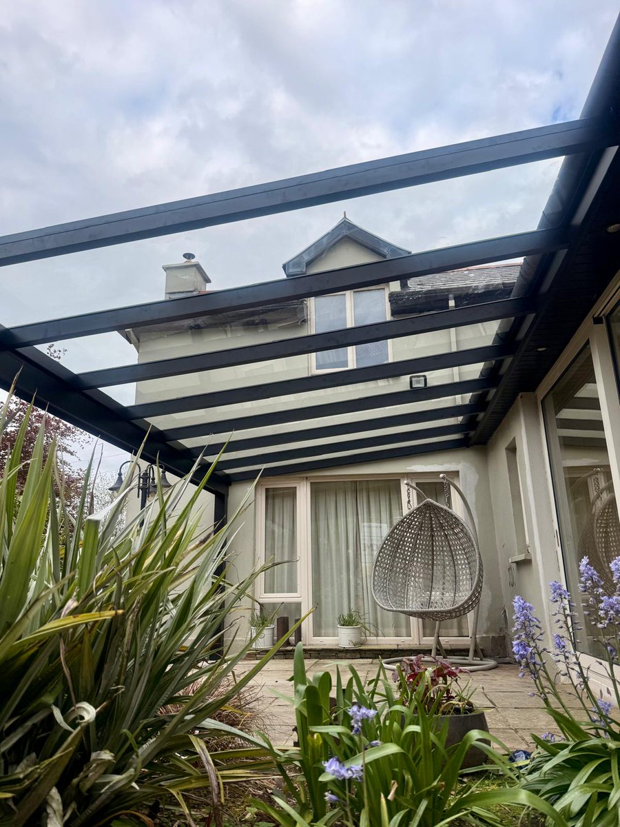 Another beautiful recent veranda installation completed by Acme Blinds☀️Thinking about transforming your outdoor space? Visit:  acmeblinds.ie to arrange your free consultation today. #RecentInstall #Veranda