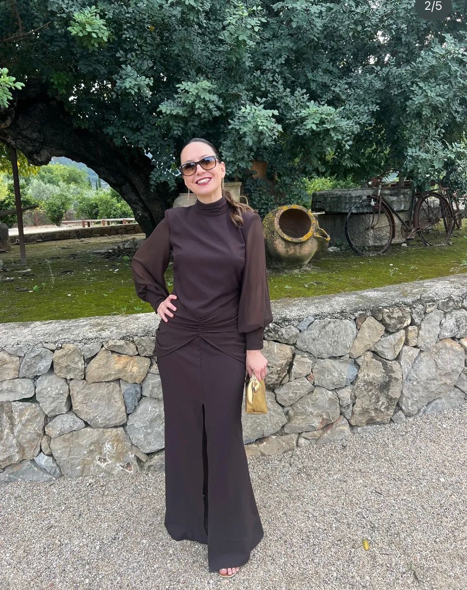 FallaOeste's tweet photo. Hui és l'aniversari de la nostra Fallera Major! 💛

Vanessa, la teua comissió desitja que gaudisques al màxim aquest any que comença i que, de segur, serà molt especial. 

Moltes felicitats! 🎂 https://t.co/1rimdSa2vs